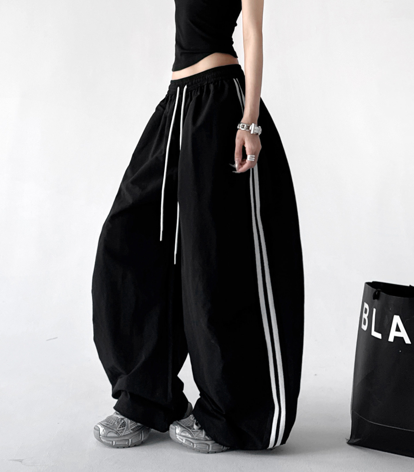Contrast Stripe Wide-Leg Track Pants – CT6653 Secondary image