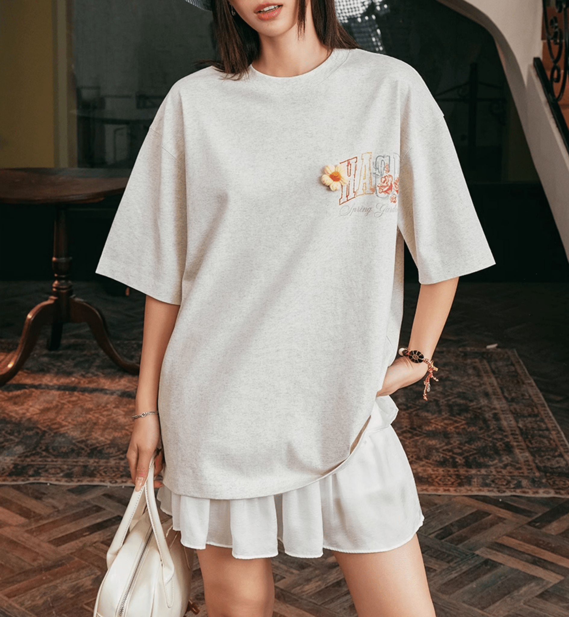 T-Shirt mit floraler Garnapplikation und Logostickerei Zweitbild