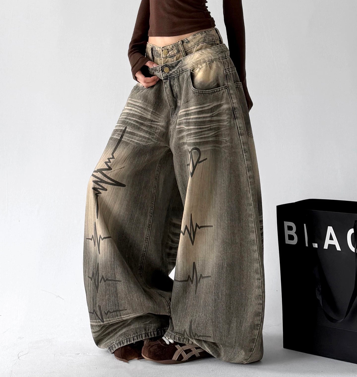 Graphic Washed Wide-Leg Jeans Secondary image