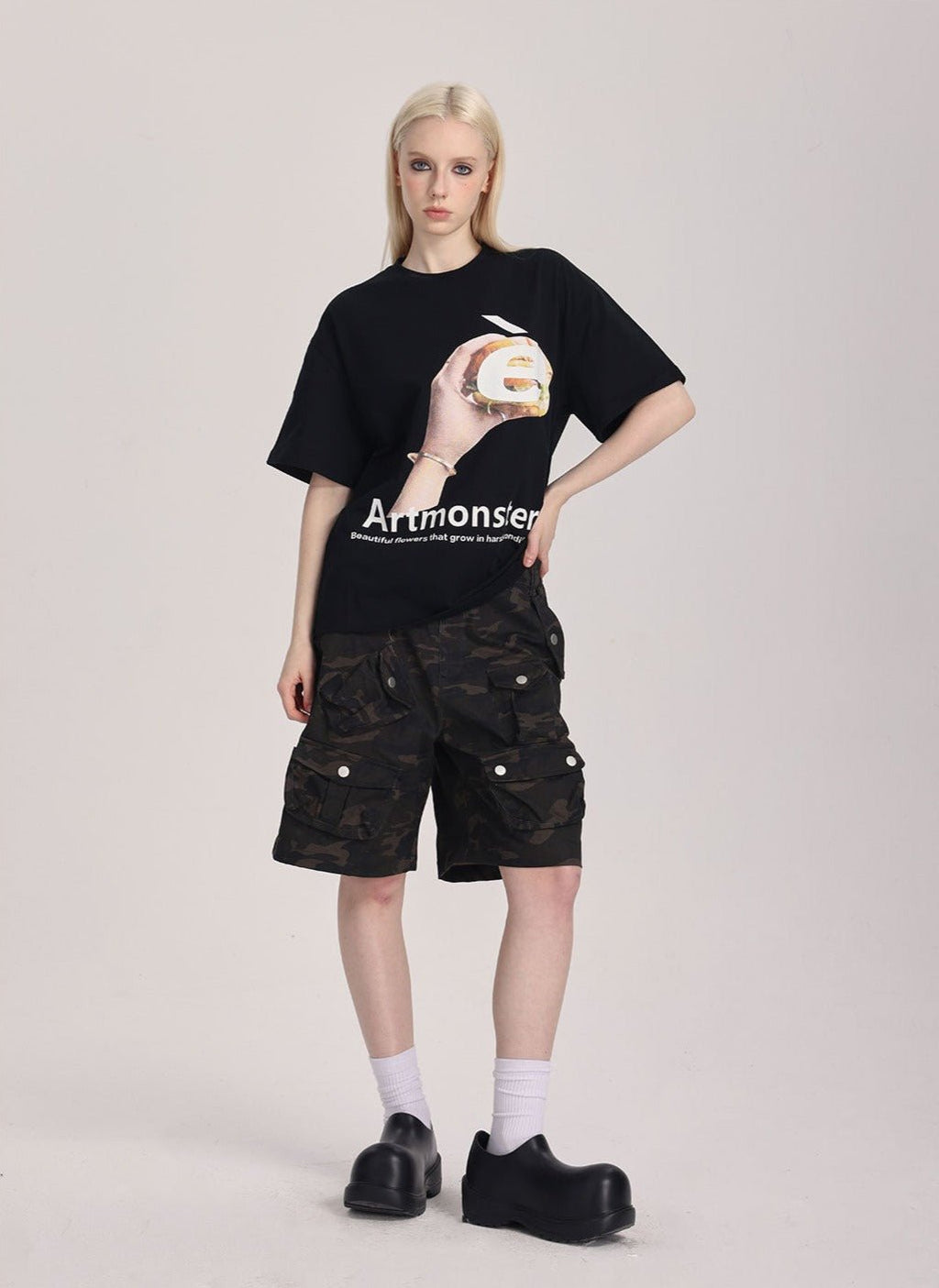 Handheld Burger Print Tee - COPPING THREADS - ARTMONSTER