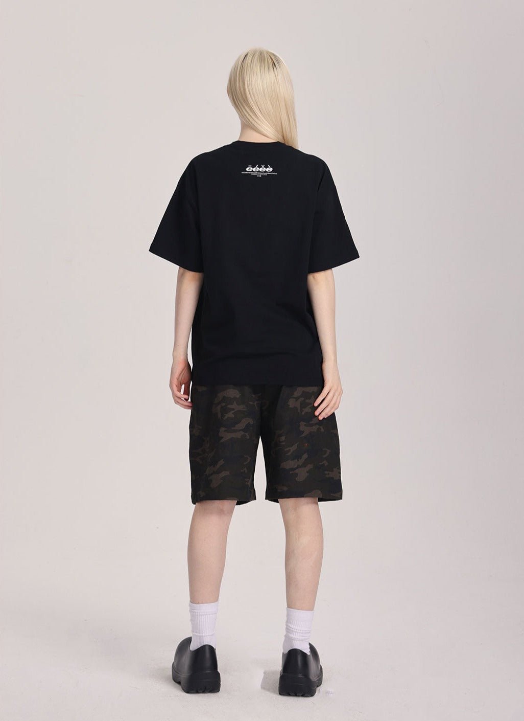 Handheld Burger Print Tee - COPPING THREADS - ARTMONSTER