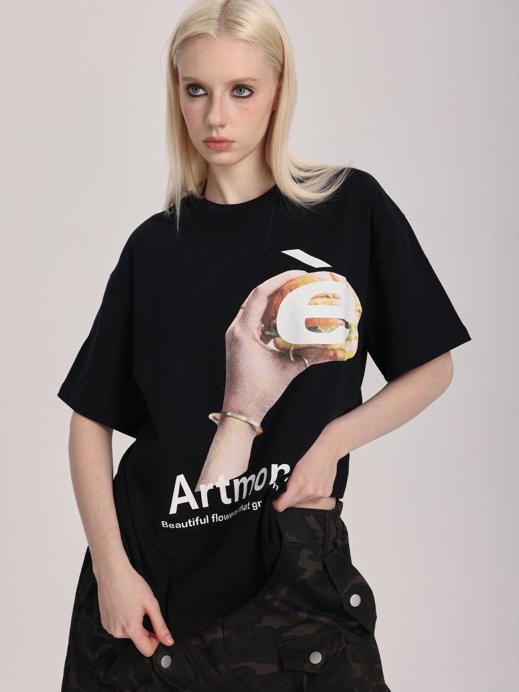 Handheld Burger Print Tee - COPPING THREADS - ARTMONSTER