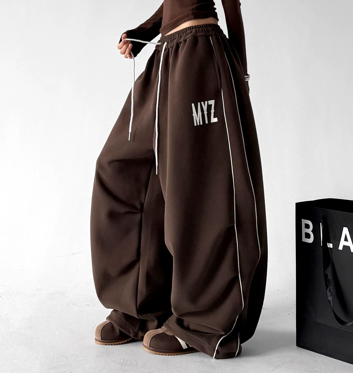 Letter-Print Wide-Leg Sweatpants Secondary image