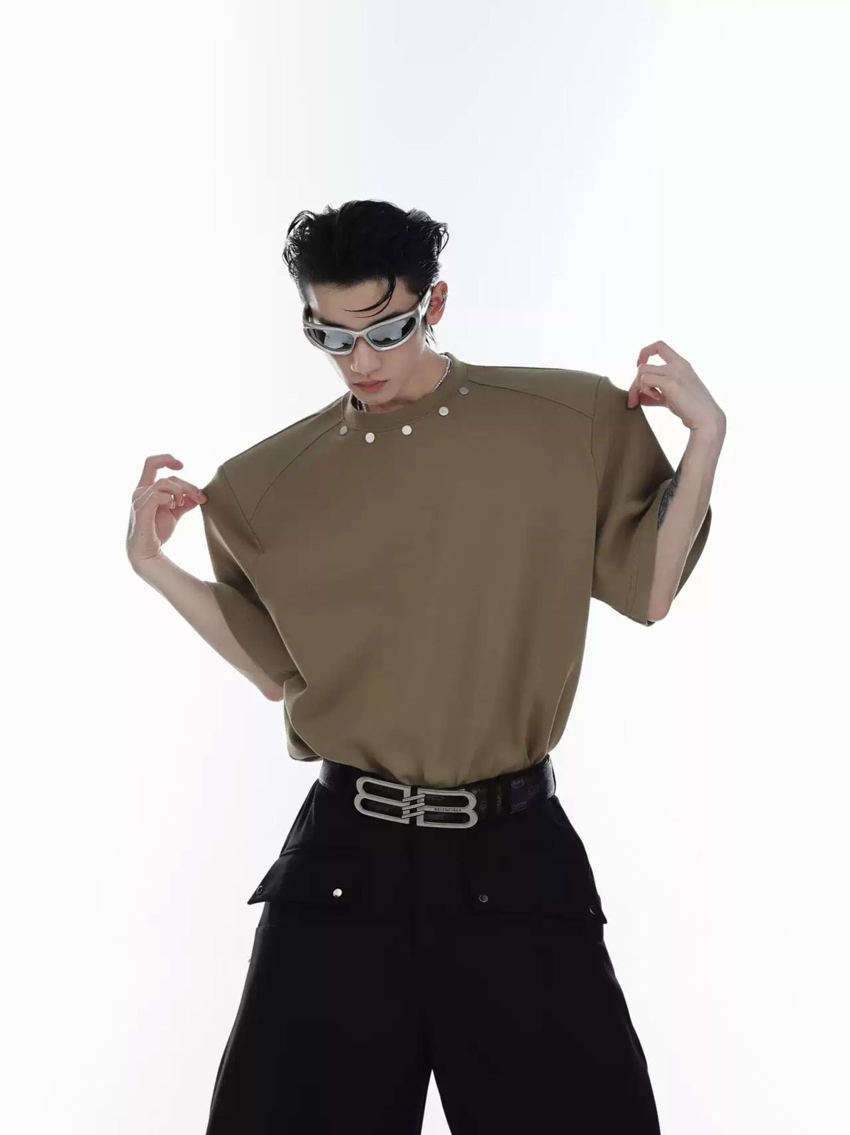Metal-Button Padded-Shoulder T-Shirt Secondary image