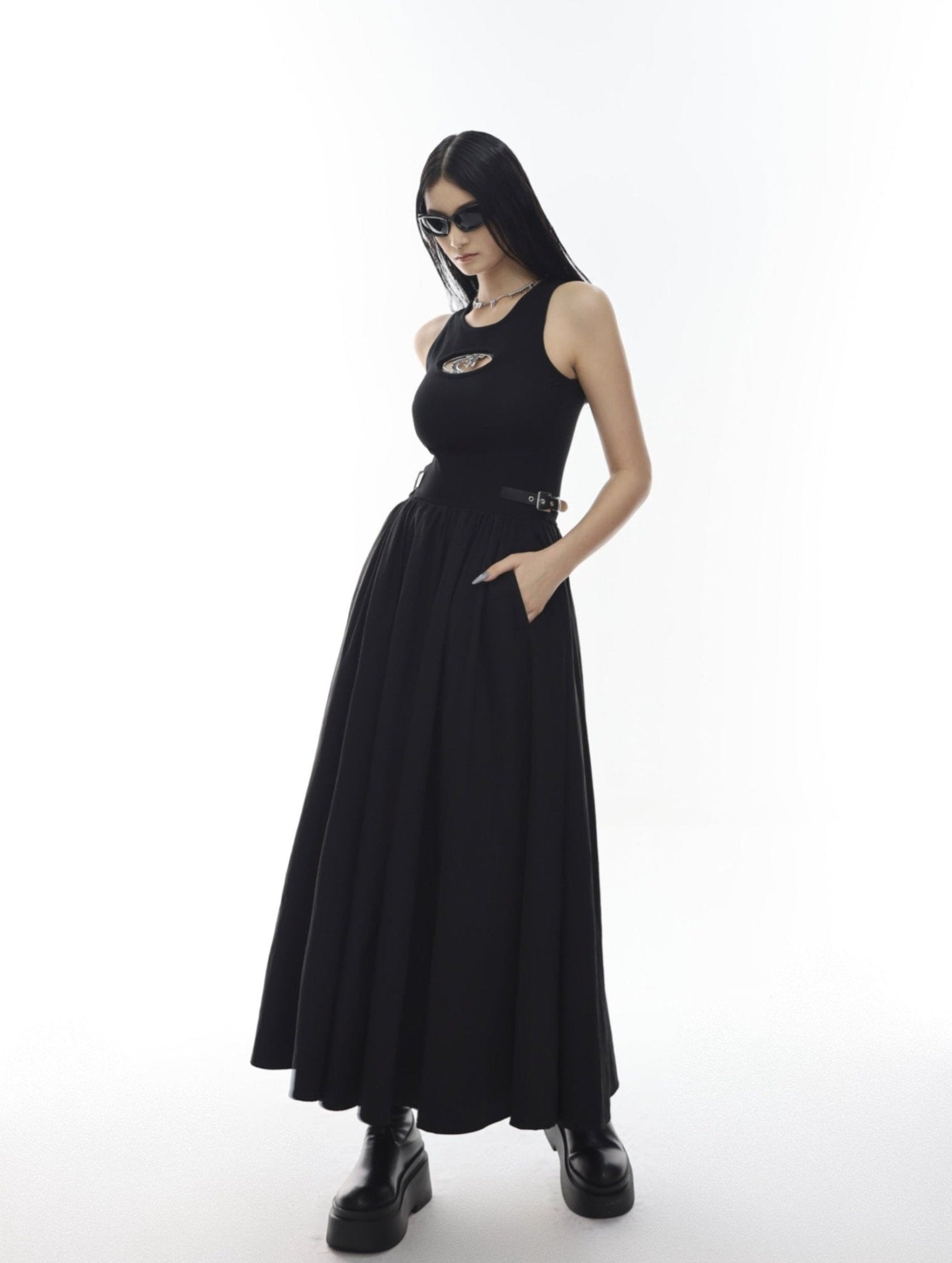 Metal Hollow Out Sleeveless Dress Secondary image
