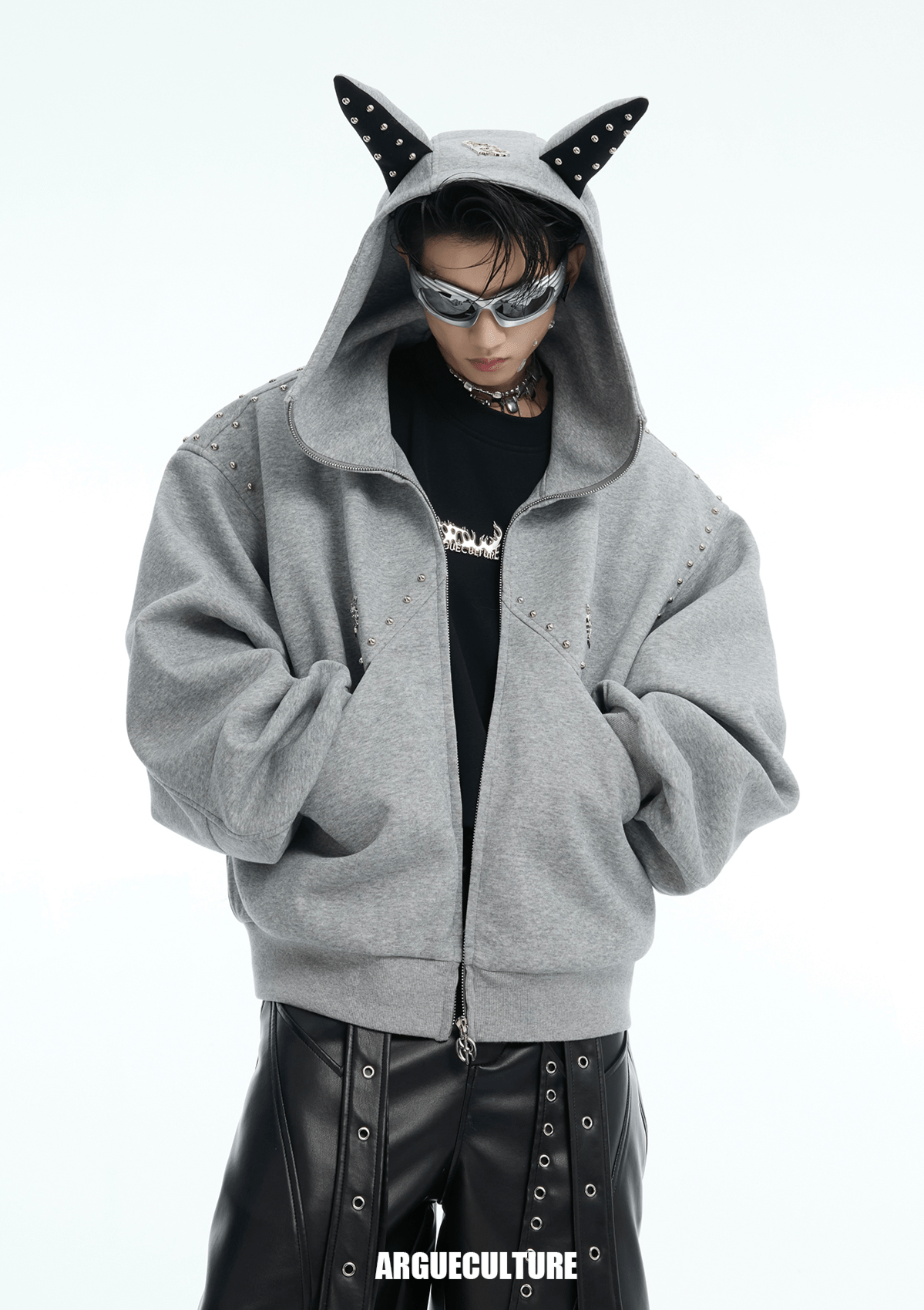 Oversize-Hoodie mit Flügelnähten und Metallnieten Zweitbild