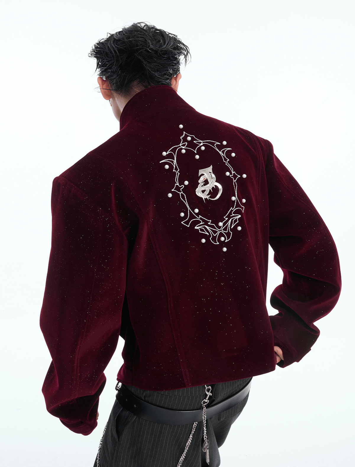 Kurze Jacke mit metallischen Knöpfen Zweitbild