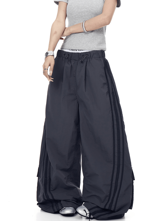 Spitzen-T-Shirt mit V-Ausschnitt Main Image