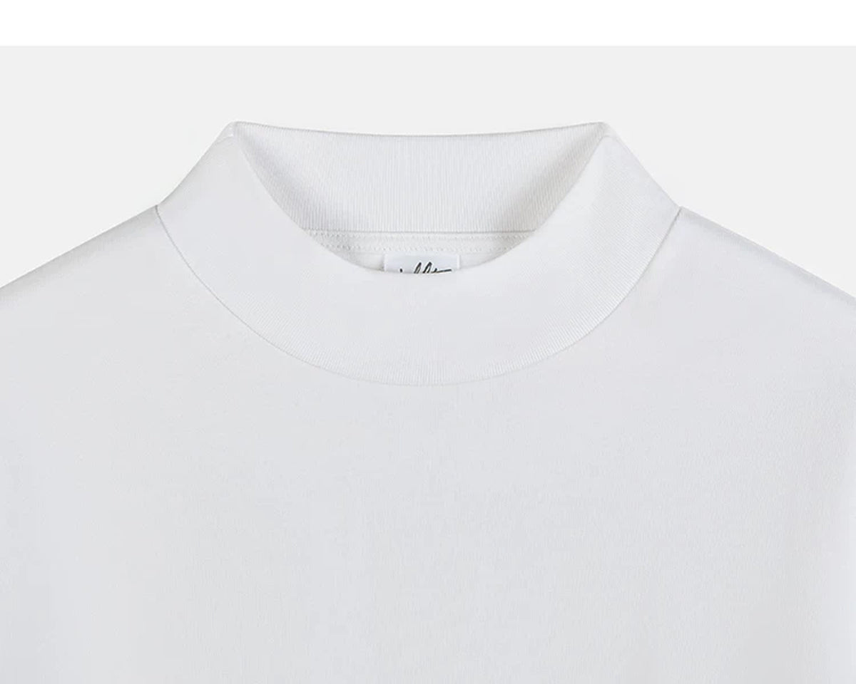 IDLT short sleeve sweatshirt, white collar.