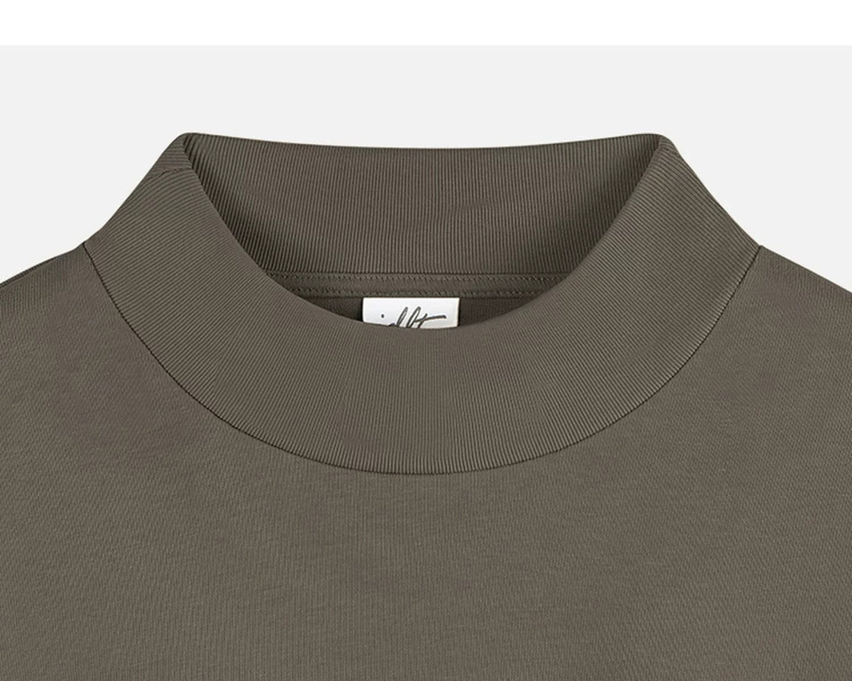 IDLT short sleeve sweatshirt, brown collar.