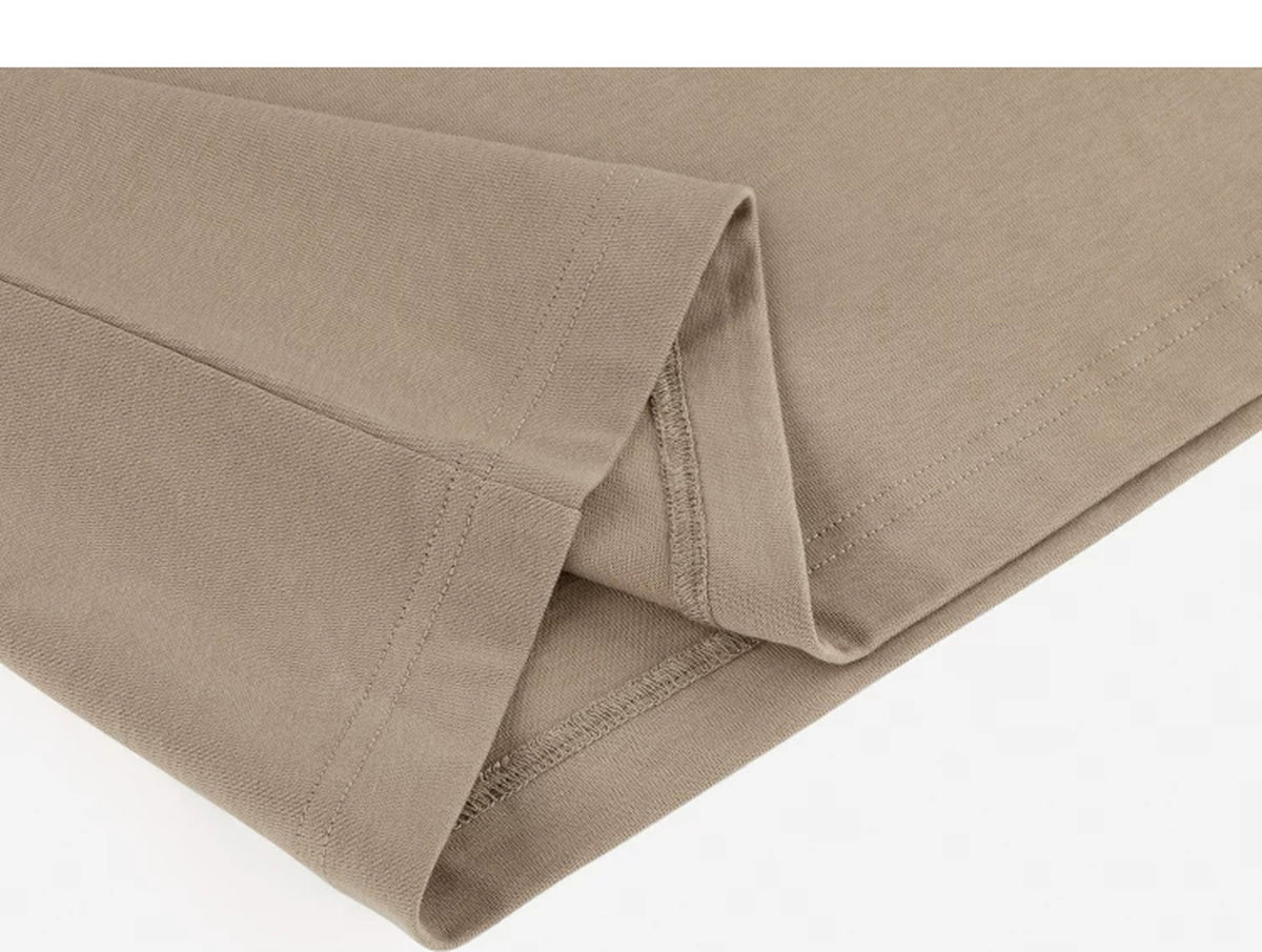 IDLT T-shirt, beige folded hem.