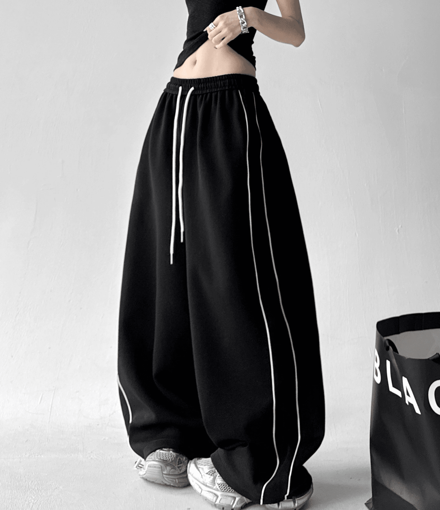 Oversized Side Piping Stripe Track Pants Secondary image