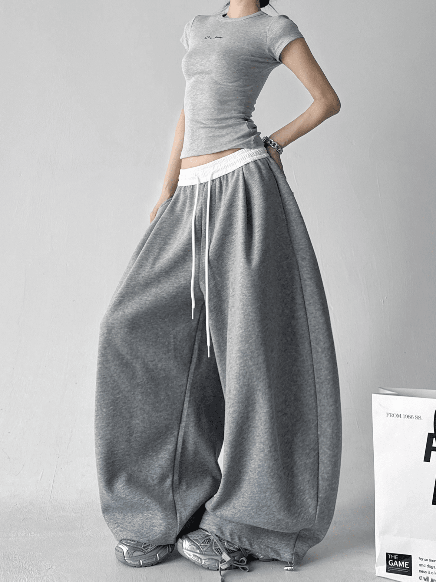 Oversized Waistband & Drawstring Sweatpants Secondary image