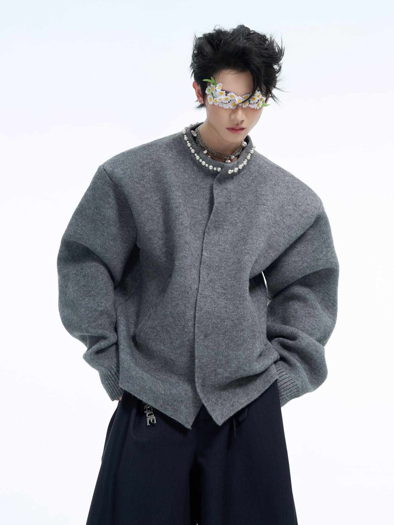 Strickjacke mit perlenverziertem Kragen Zweitbild