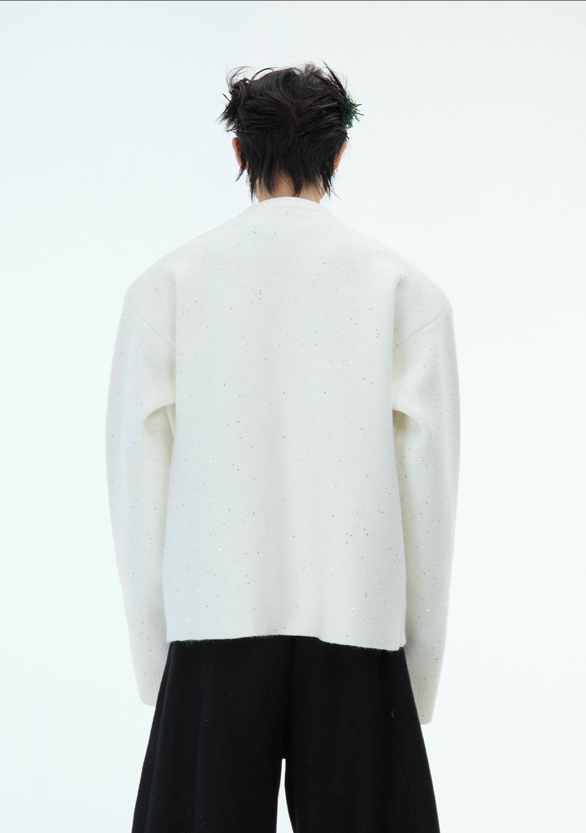 Strickjacke mit Strassverzierung Zweitbild