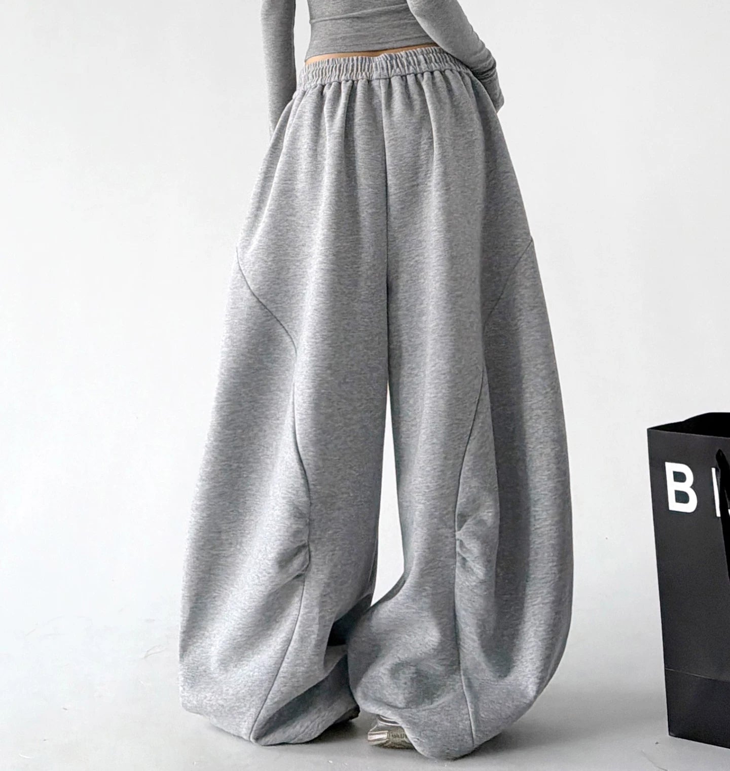 Rounded Wide-Leg Sweatpants Secondary image