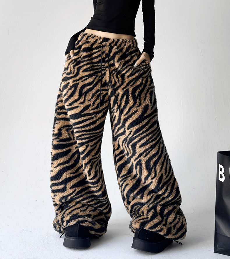 Tiger Print Fleece Wide - Leg Pants - COPPING THREADS - CT Select Hauptbild