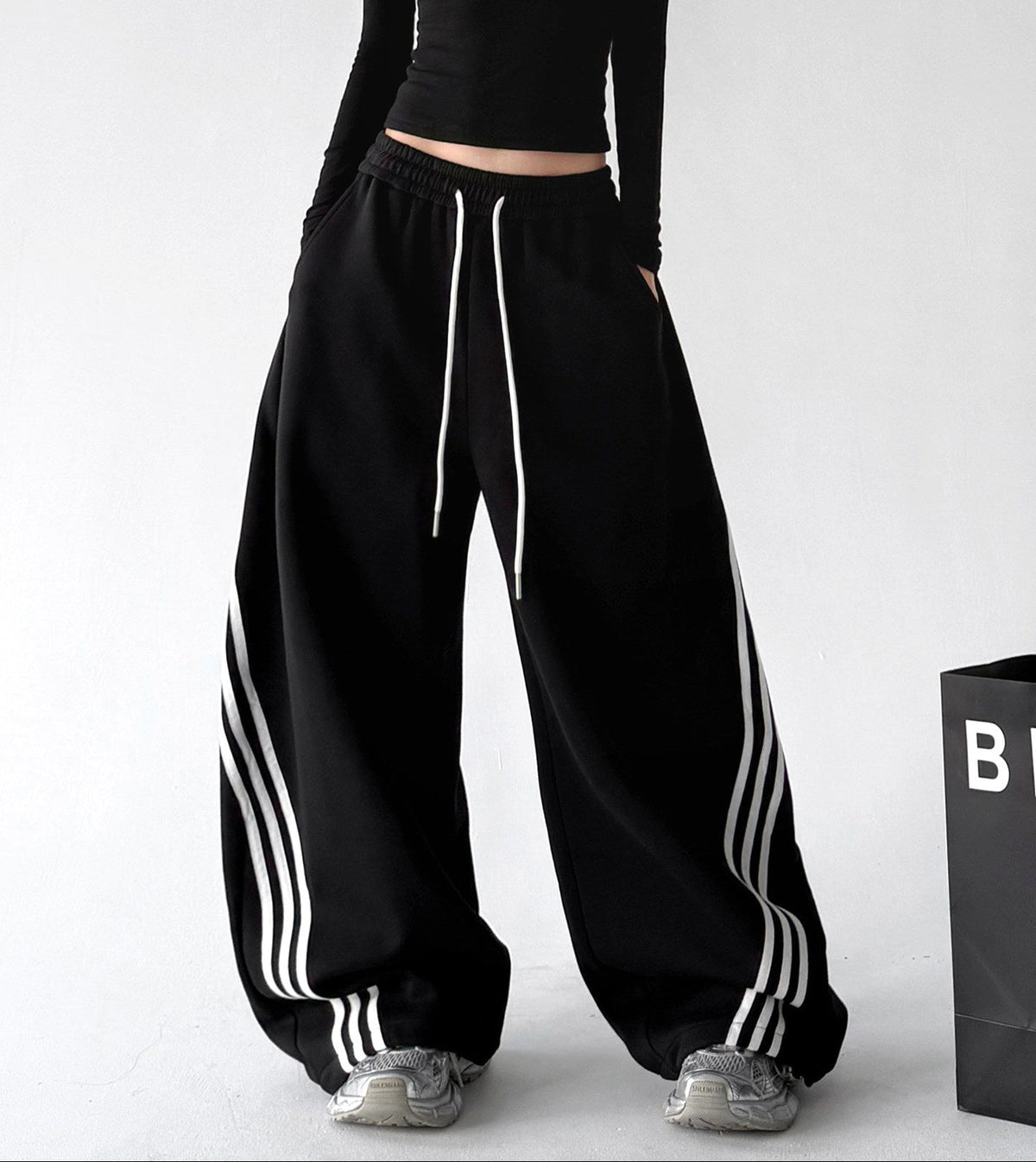 Triple-Stripe Curved-Leg Sweatpants - CT251 - COPPING THREADS - CT ORIGINALS 메인 이미지