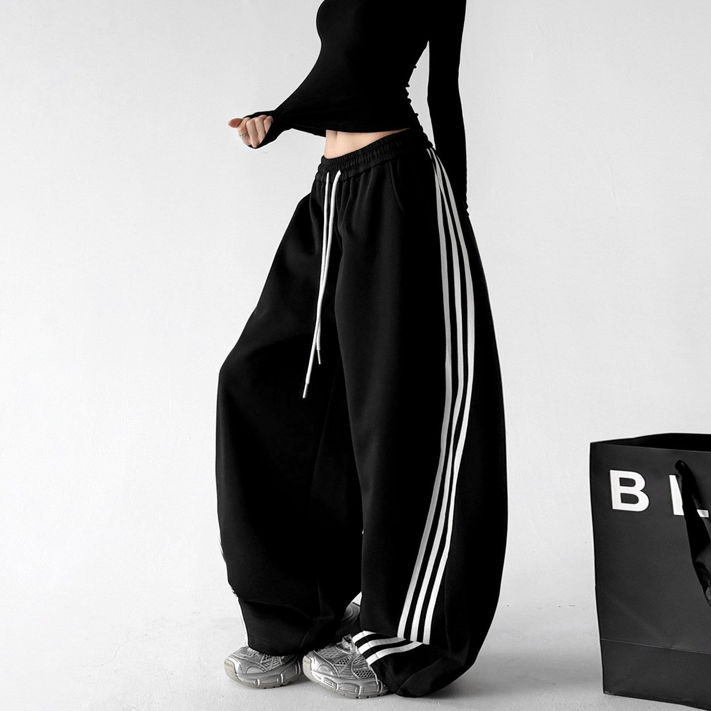 Triple-Stripe Curved-Leg Sweatpants - CT251 Zweitbild