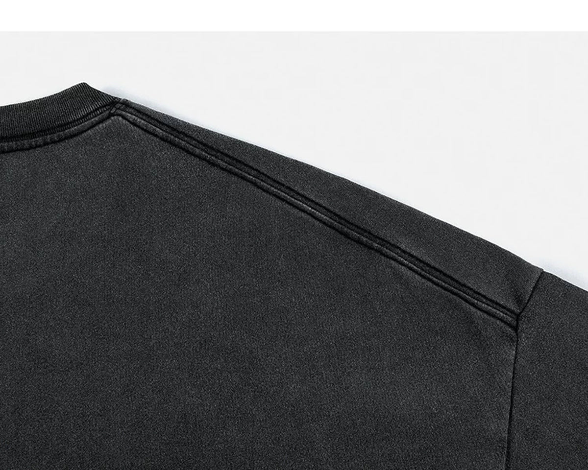 IDLT washed T-shirt, black shoulder seam.