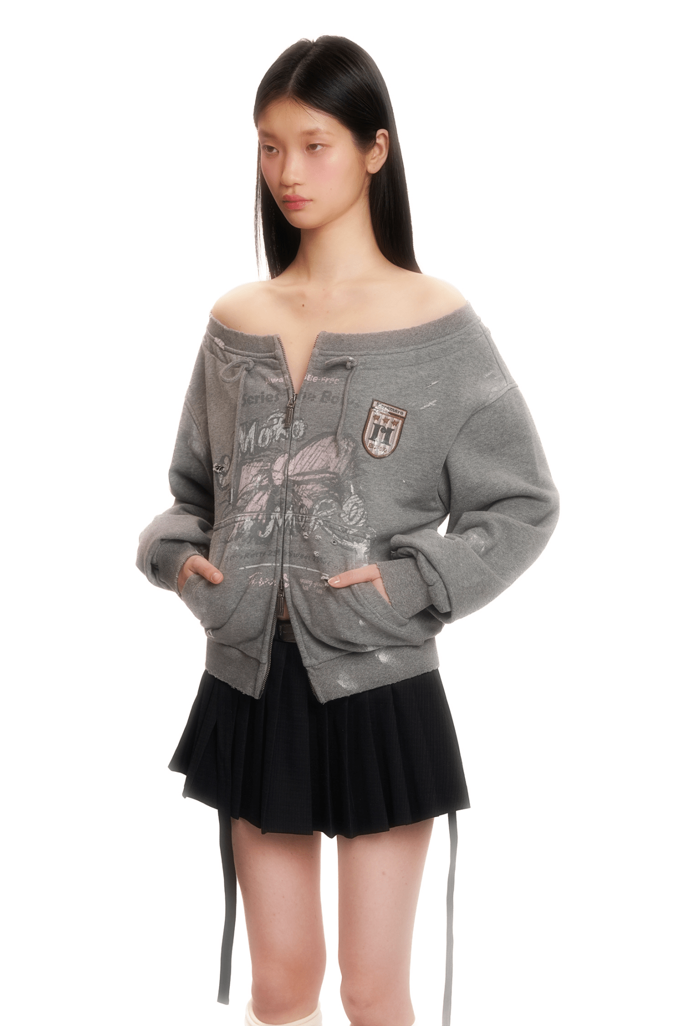 Vintage Hand-Painted Bow Badge Off-Shoulder Sweatshirt Secondary image